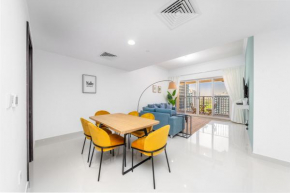 ALH Vacay - 2BR in Canal Residence West Arabian Sports City